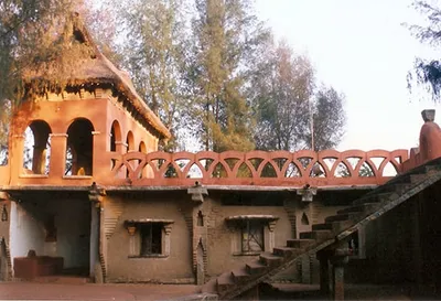 1992 Mohiniattam Gurukul is completed. Discontinued in 1997.