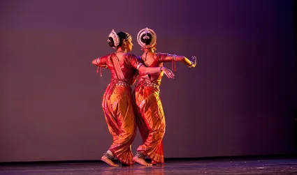 Pratimā: Reflection - Performance Photo