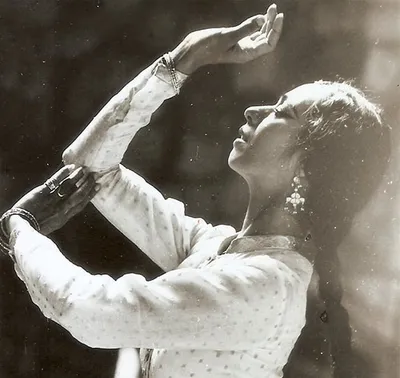 1995 Kathak Gurukul is completed. Discontinued in 1997.